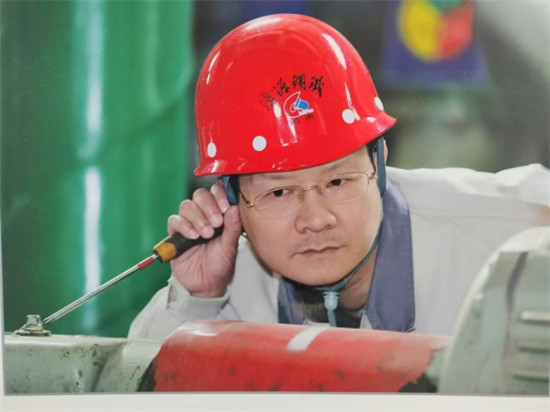 （官網(wǎng)、公眾號(hào)）濟(jì)源鋼鐵王洪杰榮獲“全國(guó)勞動(dòng)模范”稱號(hào)303.jpg